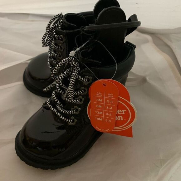 Girls Size 4 Black Combat Boots *New* - Picture 3 of 6